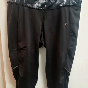 Woman's cropped leggings